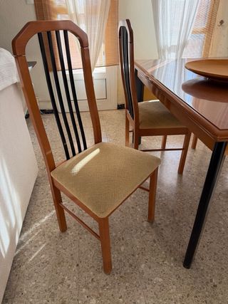 Mesa de comedor con 4 sillas