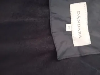 Chaqueta larga con capucha extraíble