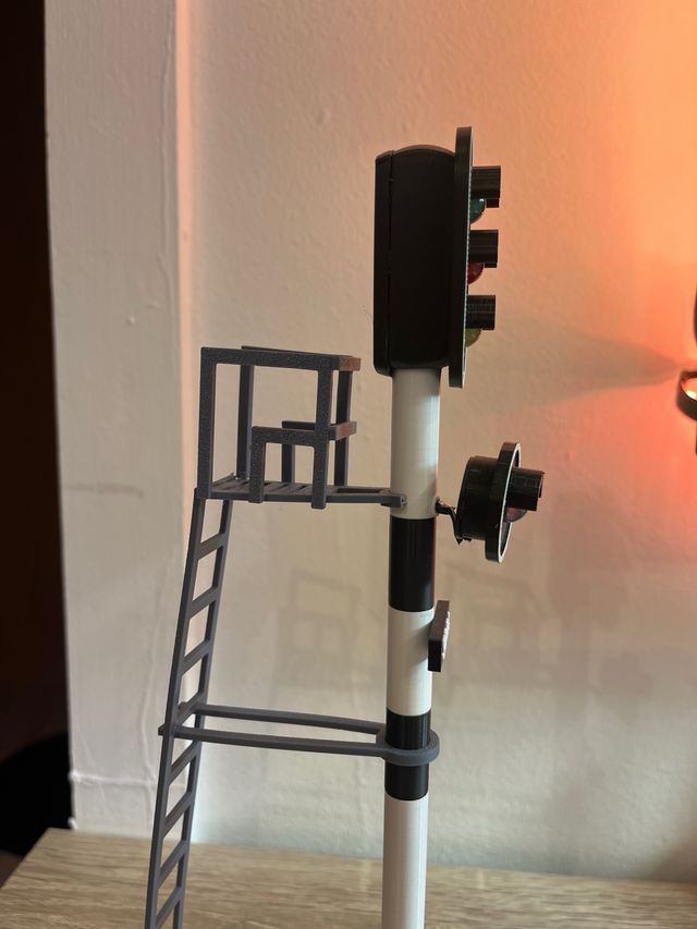 Señal ferroviaria alta luminosa