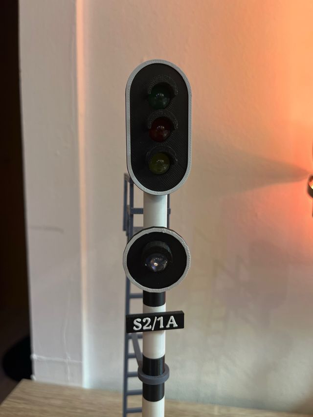 Señal ferroviaria alta luminosa