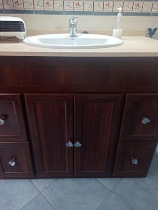 Mueble de lavabo de aluminio en color madera