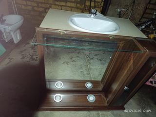 Mueble de lavabo de aluminio en color madera