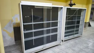 Expositores de cristal y metal