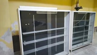 Expositores de cristal y metal