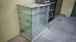 Expositores de cristal y metal