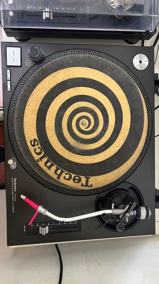 Tocadiscos Technics SL-1200 MK2