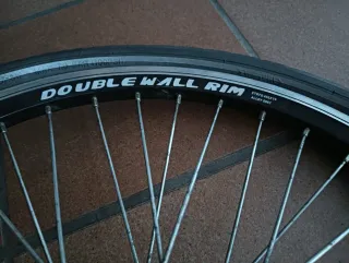 Rueda reforzada 20 cubierta 1.5