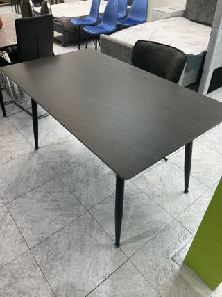 Mesa de comedor gris moderna