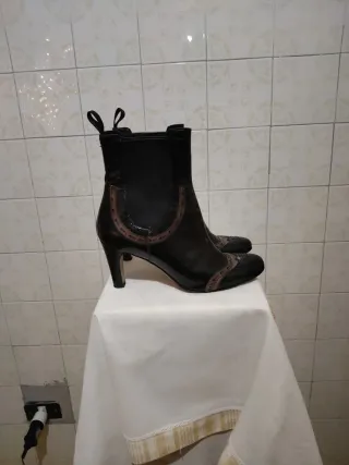Stivaletti neri e marroni Made in Italy