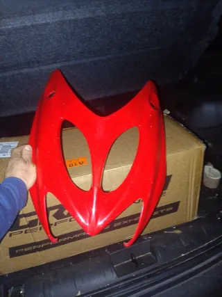 Mascherina anteriore rossa scooter