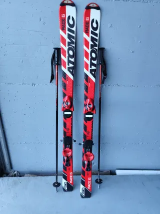 Esquís Atomic Jr Race 6 + bastones