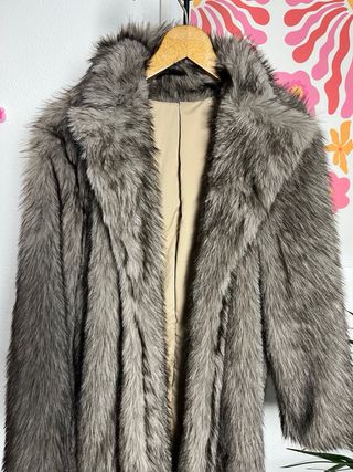 Abrigo largo de pelo sintético