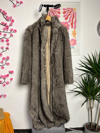 Abrigo largo de pelo sintético