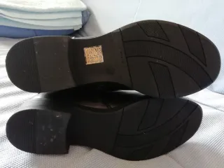 Botas altas negras con tachuelas