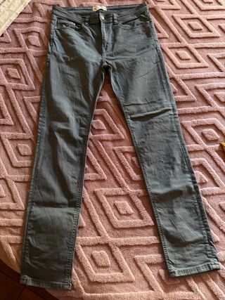 Vaqueros Springfield grises