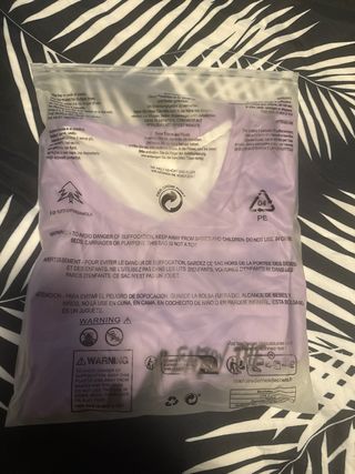 Camiseta morada skater Enjoy the Madness