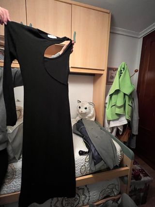 Vestido Bershka negro con abertura