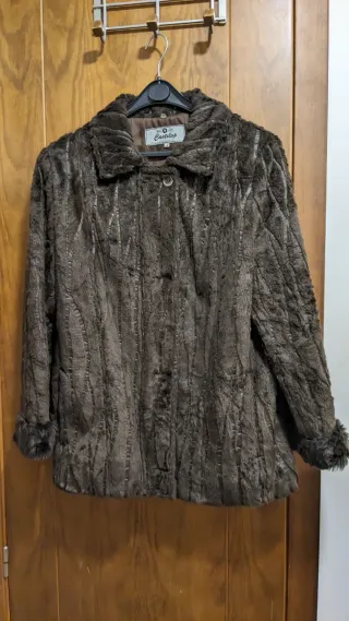 Abrigo pelo corto mujer marrón