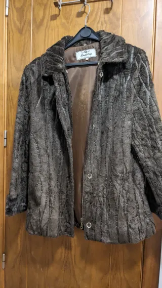 Abrigo pelo corto mujer marrón