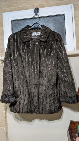 Abrigo pelo corto mujer marrón