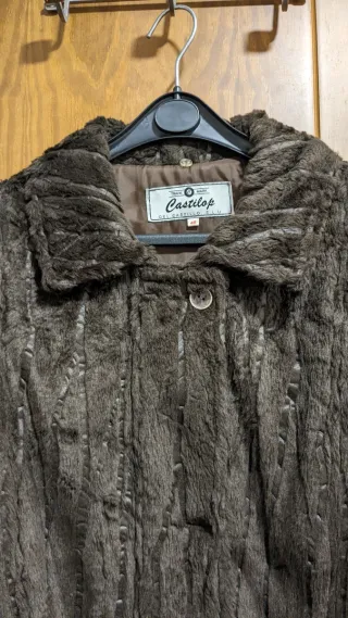 Abrigo pelo corto mujer marrón