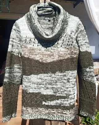 Jersey de punto verde y marrón