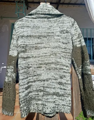 Jersey de punto verde y marrón