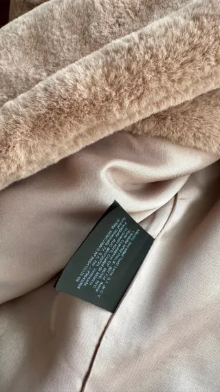 Abrigo pelo sintético de Purificación García.