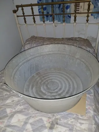 Barreño metálico grande