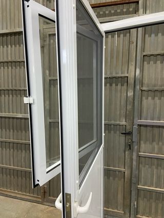 Puerta aluminio 83cm x 204cm