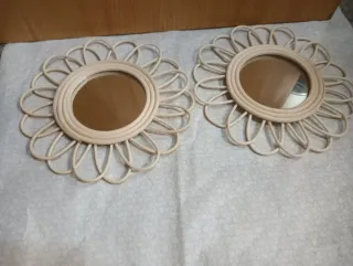 Decorazione murale con 2 nuovi specchi.