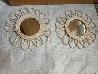 Decorazione murale con 2 nuovi specchi.