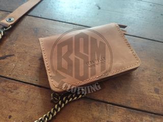 Portafoglio piccolo in pelle con catena