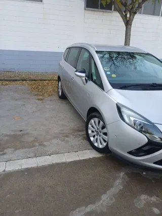 Opel Zafira Tourer 2013