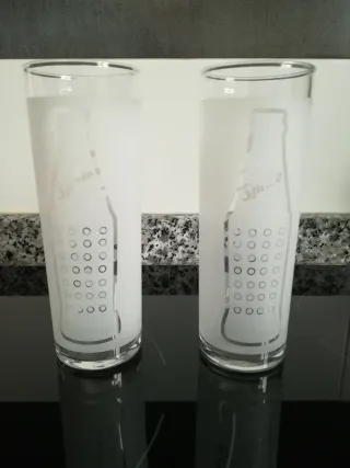 Dos vasos de tubo Sprite