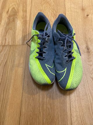 Nike Rival Fly 2 gris y amarillo