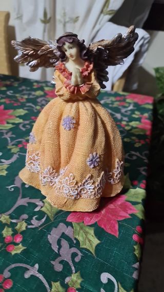 Figura de ángel decorativa