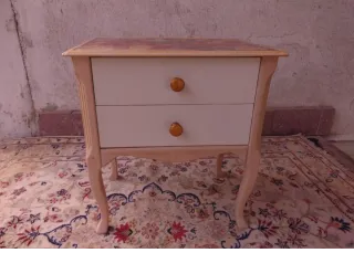 Mesita auxiliar renovada epoxi