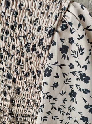 Vestido midi floral beige y negro