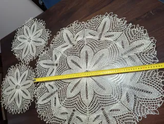 10 centri tavola e centrini lavorati a tombolo