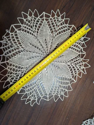 10 centri tavola e centrini lavorati a tombolo