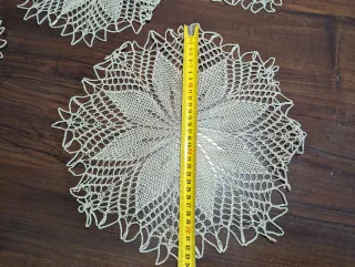 10 centri tavola e centrini lavorati a tombolo