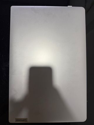 Portátil Lenovo Plata con Garantía, como nuevo.