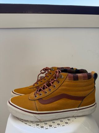 Zapatillas Vans Ward Hi MTE Marrones y Amarillas