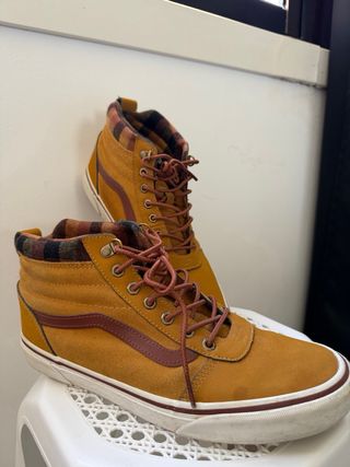 Zapatillas Vans Ward Hi MTE Marrones y Amarillas