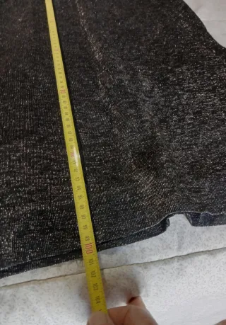 Abito elegante con dettagli gioiello