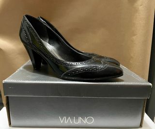 Zapatos de charol negros Via Uno