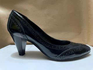 Zapatos de charol negros Via Uno