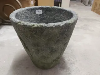 Vaso di pietra grigia e verde