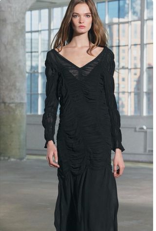 Vestido negro Zara drapeado manga larga